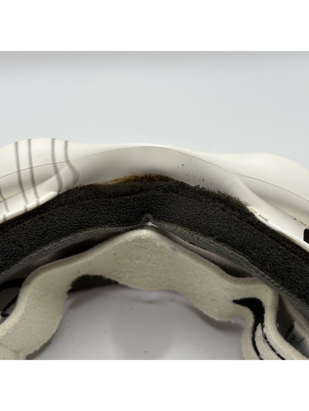 Oakley A-Frame Y2K White Goggles Vintage Rare READ CONDITION w/ Bag - Picture 5 of 9
